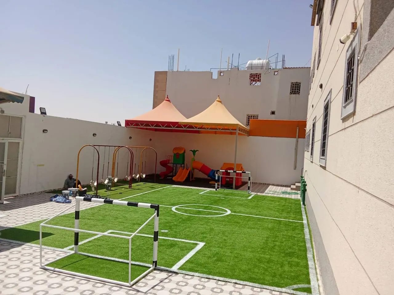 مدارس وحضانات