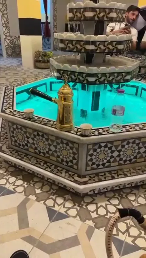 فيديو نوافير من أعمال الحيتان