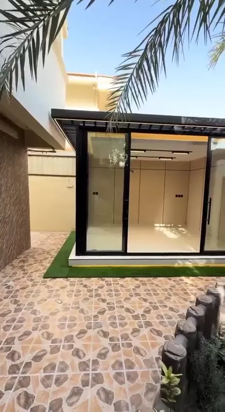 فيديو غرف زجاجية من أعمال الحيتان