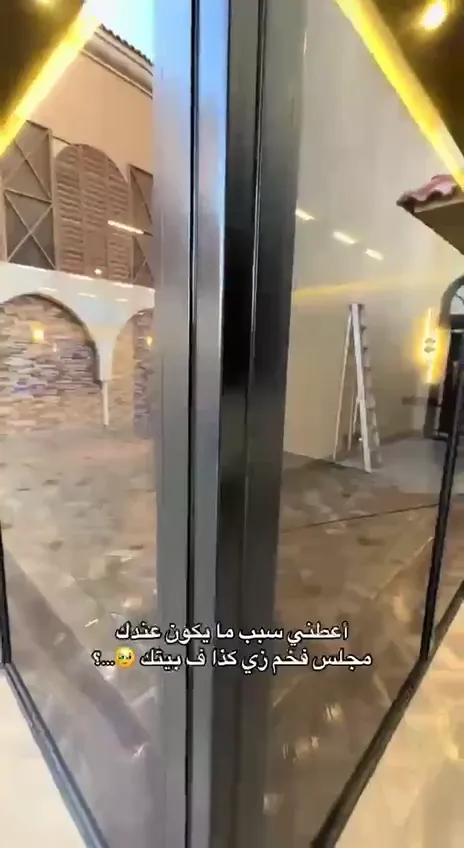 فيديو غرف زجاجية من أعمال الحيتان