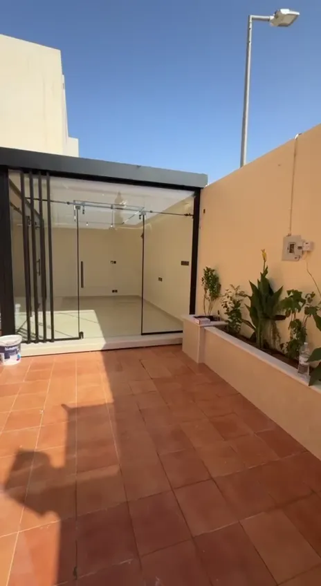 فيديو غرف زجاجية من أعمال الحيتان