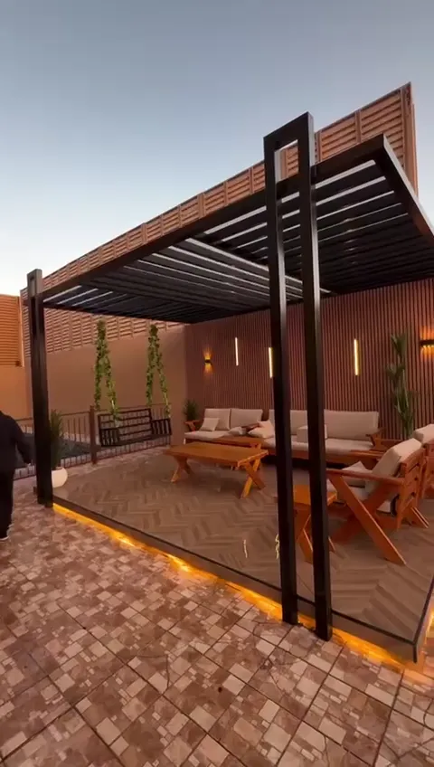 فيديو مظلات من أعمال الحيتان