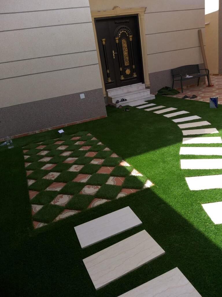 تنسيق حدائق بالعشب الصناعي