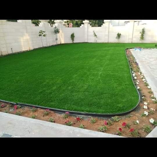 تنسيق حدائق بالعشب الصناعي